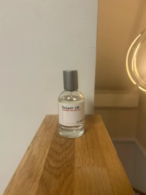 One Bold Chemist Eclant - Säljer min One Bold Chemist Eclant parfym som är inspererad av Creed Aventus. Den är väldigt fräsch och en stark komplimang magnet. Den är perfekt att ha på sig i skolan.
