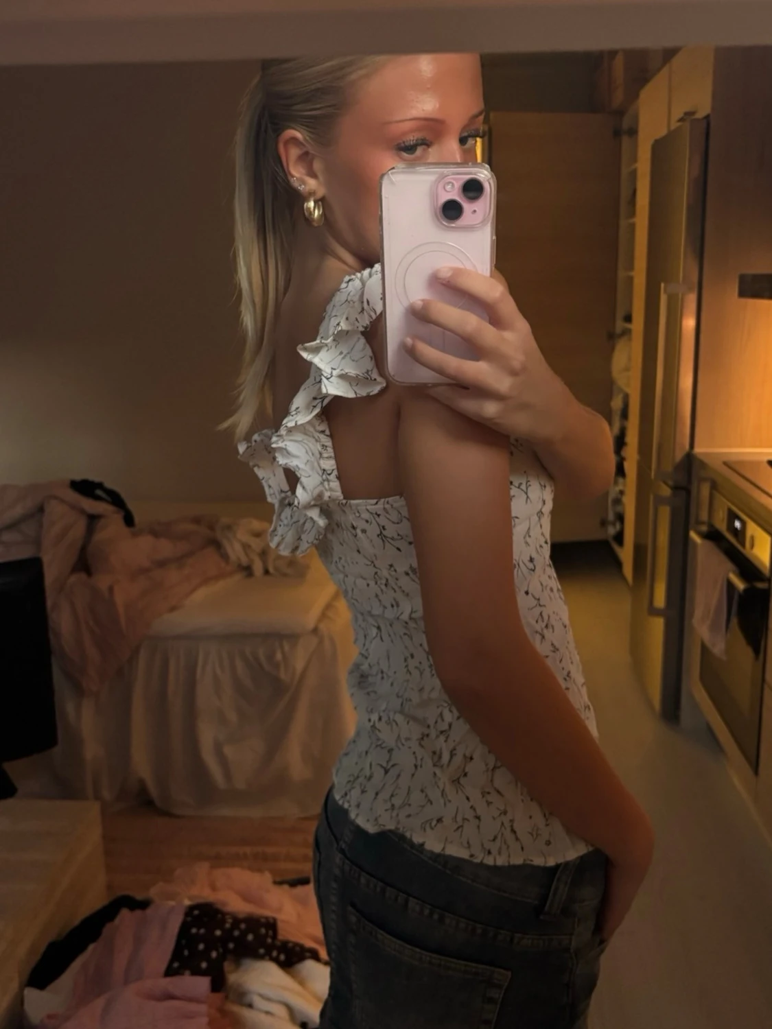 Vit blommig volangtopp - 3