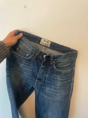 Acne studios jeans  - Acne Studios || storlek 29/32 || modell ROC VERAKAI || skick 7/10 || pris kan diskuteras!