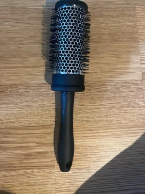 Rund borste - En rund borste för blow outs eller liknande:) 