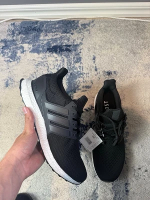 Svarta ultraboost 1.0 - Ej använda
