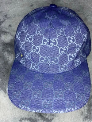Blå keps - Blå keps med GG-Design i blå färg. Sänker priset vid snabb affär. SIZE M