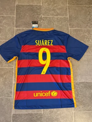 Fc Barcelona 15/16 hemma Suarez - Helt ny