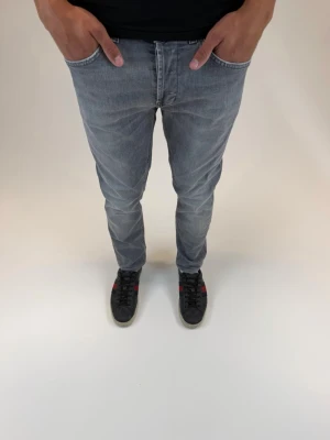 Dondup Jeans George  - Dondup Jeans George  Storlek 34 fits 33, 32 Ny pris 4000 kr