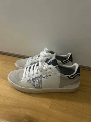 Pepe jeans sneakers  - Storlek 39, använda 1 gång. Modellen har den där ”använda looken” så ej smuts