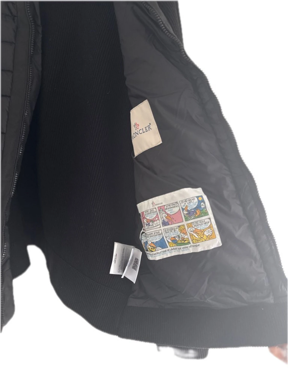 Svart pufferjacka med huva från Moncler - 2