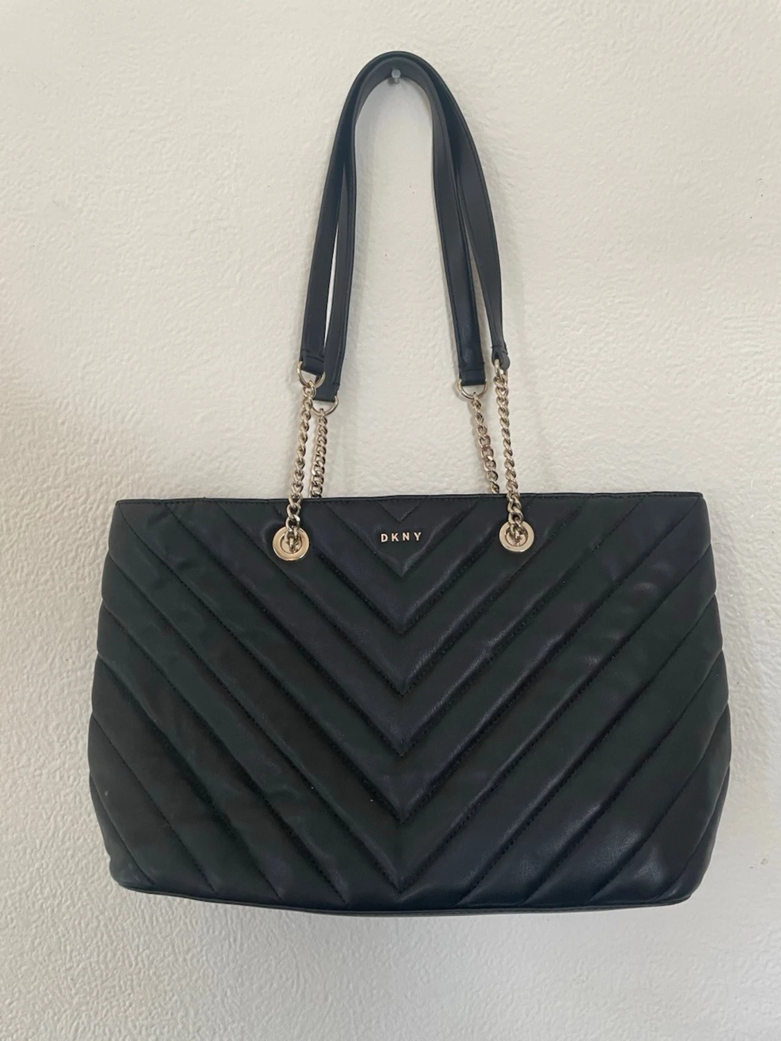 Svart quiltad handväska från DKNY