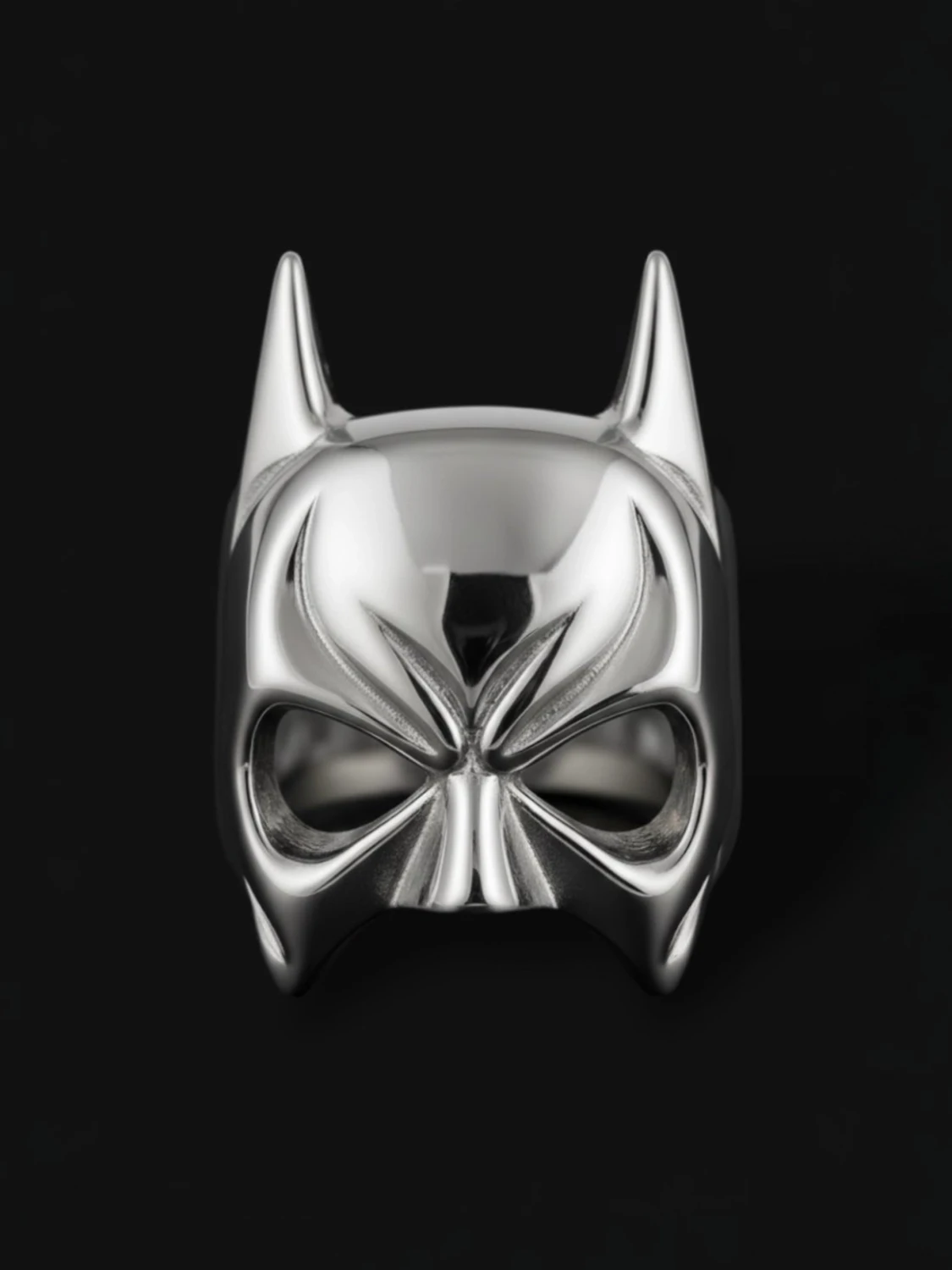 Silverfärgad ring med Batman-mask