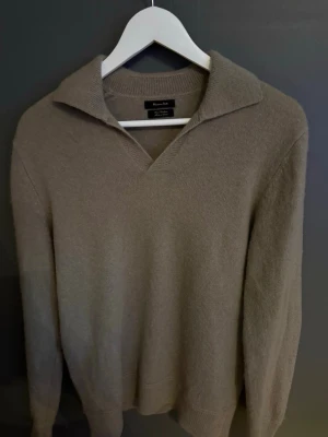 Stickad sweatshirt med krage - Mycket bra skick