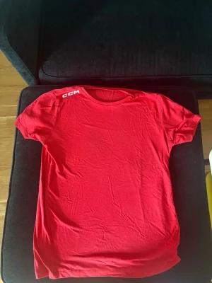 T-shirt CCM - Hör av er vid funderingar✌️