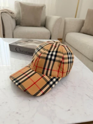 Burberry keps  - Burberry keps i bra skick 