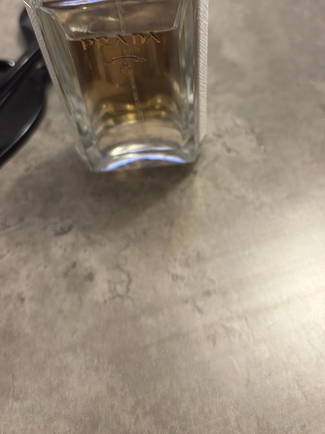 Prada parfym med vit textur - 1