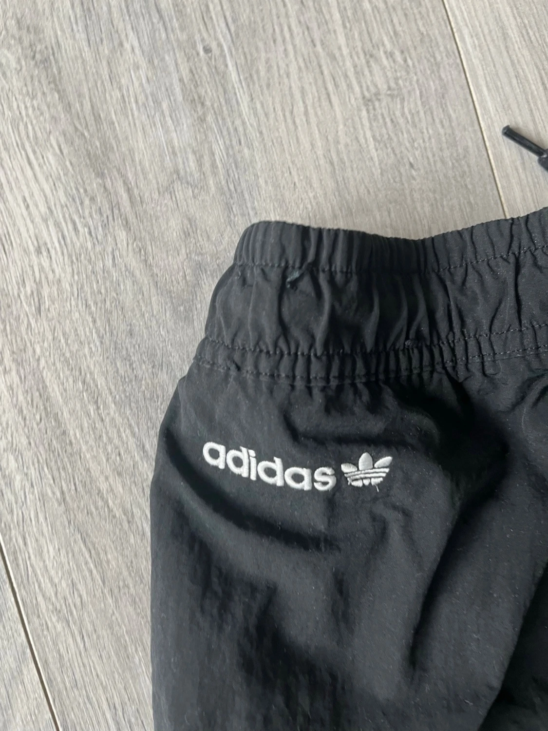 Svarta cargobyxor från Adidas - 3
