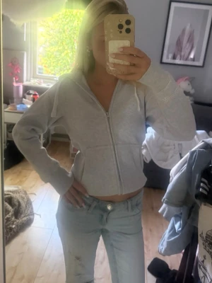 Russemerch Tröja - Storlek xs. Använd 10ggr typ. Har vikt upp den på bilden .