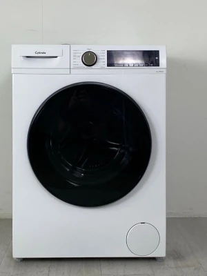  Ny Vit tvättmaskin från Cylinda - Säljer en modern vit tvättmaskin från Cylinda med stor svart lucka och digital display. Maskinen har ett stilrent utseende med vred och flera programval. Perfekt för dig som vill ha en enkel och snygg lösning till tvätten.