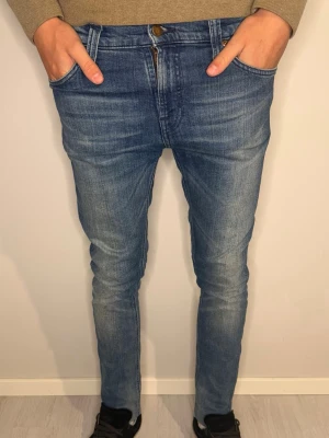 Nudie jeans  - Tja säljer nu dessa nudie jeans i modellen TUBE TOM. Hör av dig vid frågor!🤝