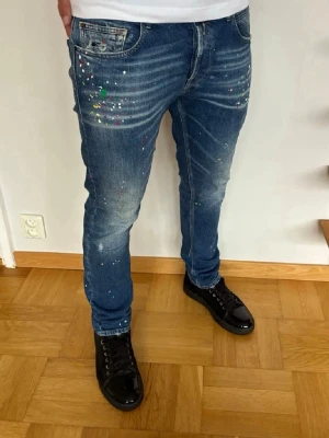 Replay ANBASS jeans  - Replay ANBASS jeans herr| storlek: W34 L32| pris:449kr| skick:9,8/10| hör av dig vid minsta lilla fundering eller fråga| 