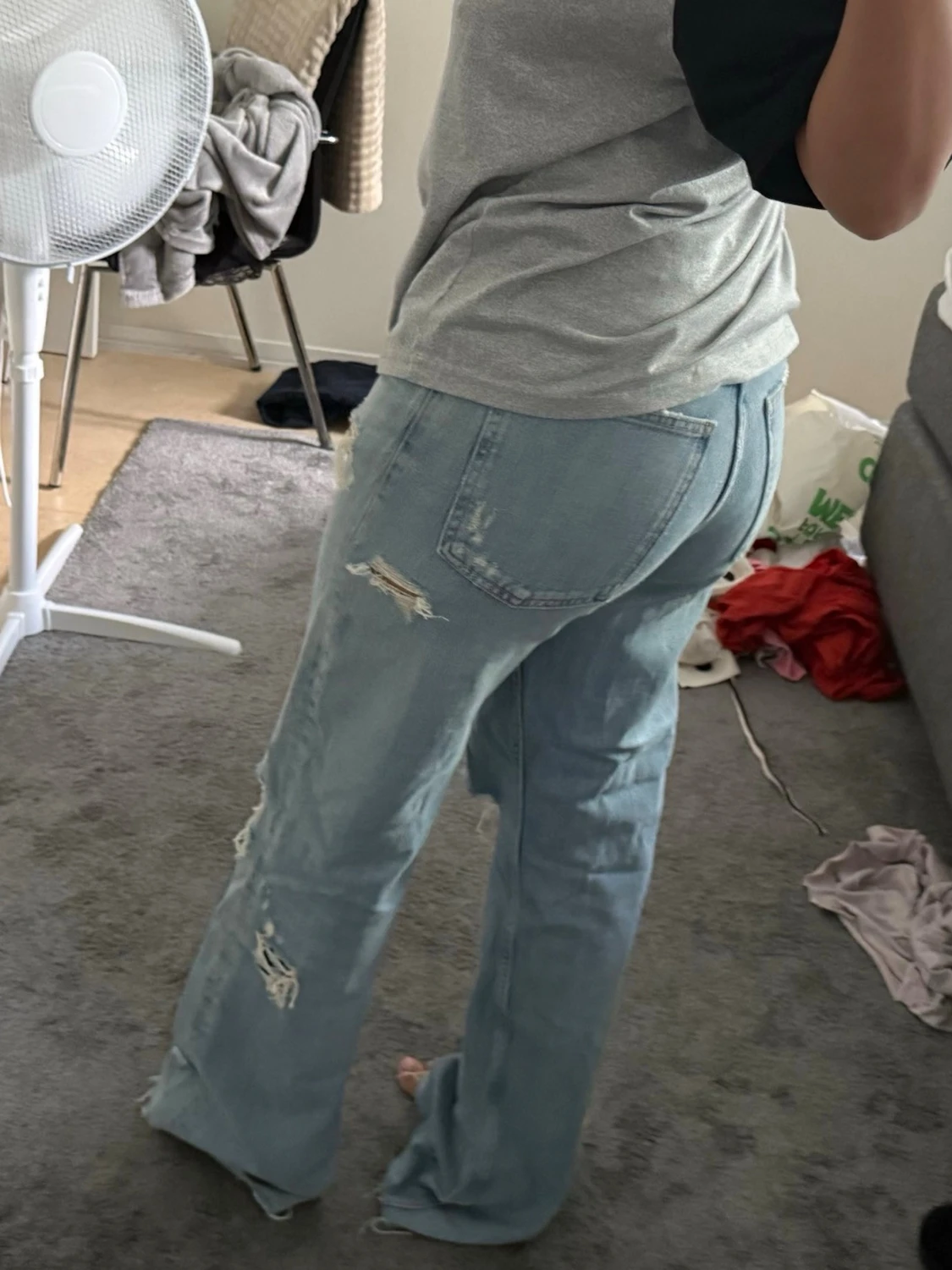 Ljusblå slitna raka jeans - 1