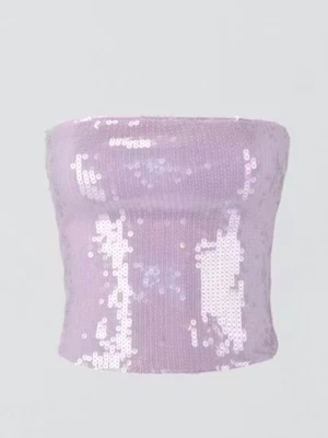 Lila paljett tubtopp Gina Tricot - Superfin lila tubtopp med glittriga paljetter över hela toppen från Gina Tricot. Perfekt för att sticka ut och ge outfiten extra bling. Toppen är axelbandslös och har en tight passform som framhäver figuren💜