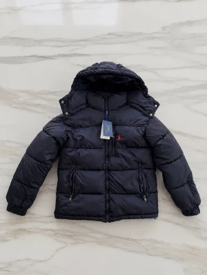 Ralph Lauren Jacka  - Vinterjacka från Ralph Lauren! Helt ny, med tags. Storleken är L, men den passar även M. Kom privat vid fundering!☺️