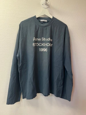Acne studios long sleeve  - Unisex . Aldrig använd . Kan även mötas i Sthlm om man vill !