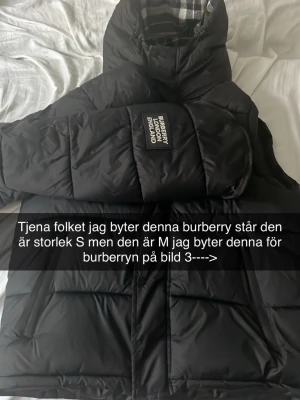 Jacka - Om du har storlek M eller S och samma modell som på bild 3 hör av dig🔥eller har samma modell som min med storlek S 