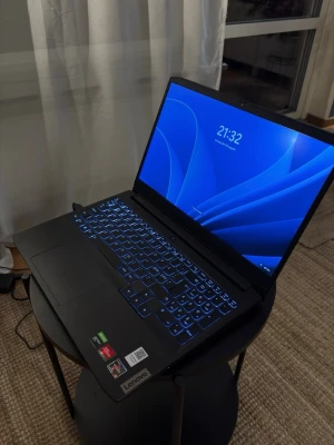 Lenovo Gaming laptop - Säljer min gaming laptop som är ca 2 år gammal, fungerar exakt som den ska och har inga kosmetiska skador.  Pris kan självklart diskuteras                                          • AMD Ryzen™ 5 5600H • NVIDIA® GeForce GTX 1650 4 GB • 8 GB RAM, 512 GB M.2 NVMe SSD • 15,6" Full HD -skärm, IPS-panel • 120 Hz uppdateringsfrekvens • Bakgrundsbelyst tangentbord • HD webbkamera med integritetsskydd • Stereohögtalare med Nahimic-ljud. 