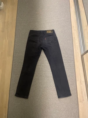 Levis Jeans - Svarta Levis jeans. W32 L32