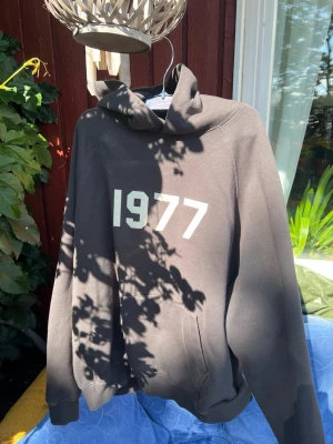 Essentials 1977 hoodie - Essentials 1977 hoodie oandvändt