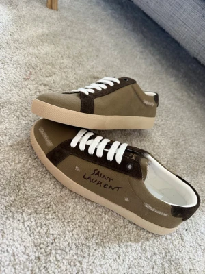 Saint laurent skor - Säljer dessa riktigt feta saint laurent skor i nyskick, storlek 44, skriv vid funderingar 