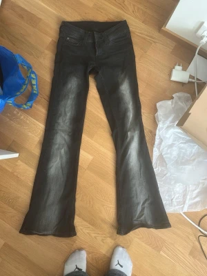 Svarta bootcut jeans Cheap Monday - Såljer dessa skit snygga svarta jeans. Knappt använda xs-s 