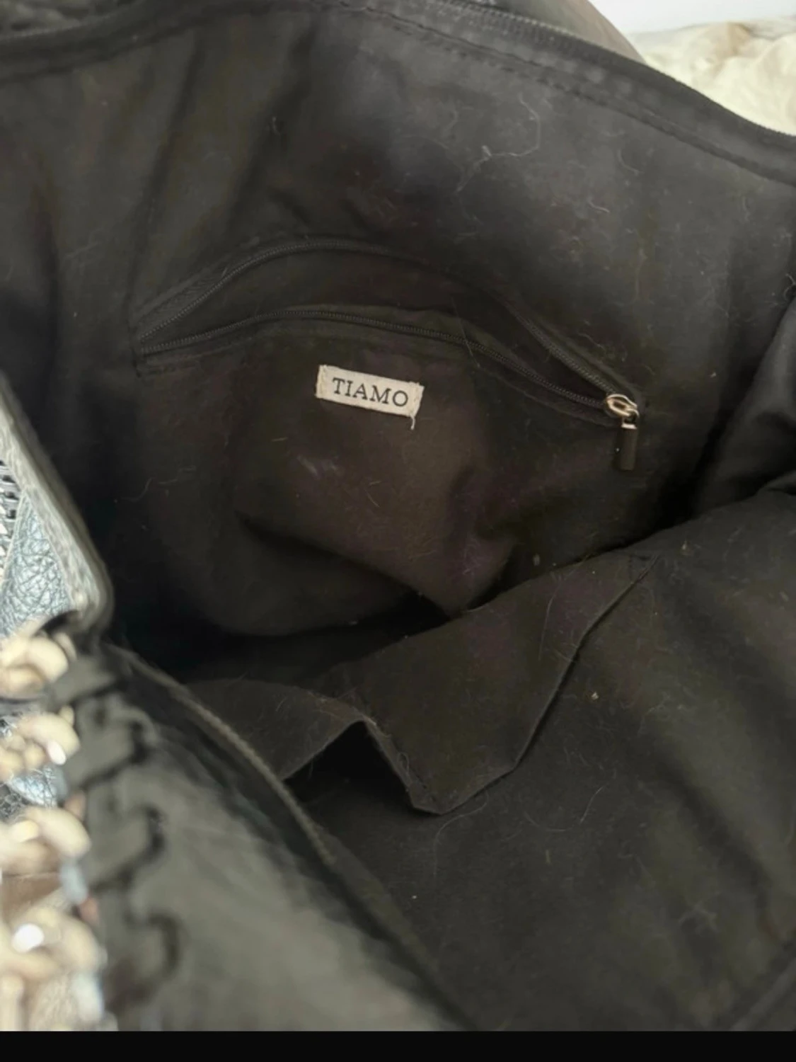 Svart handväska med kedjerem - 5