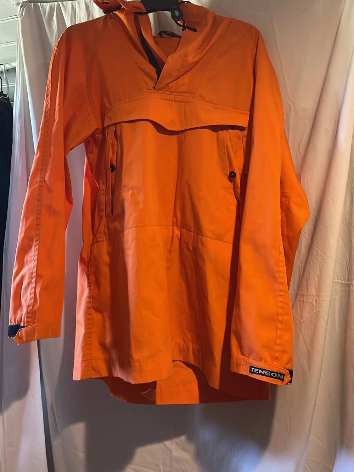 Orange regnjacka från Tenson