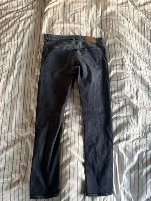 Svarta jeans  från tiger of sweden! - Säljer mina svarta tiger of sweden jeans, pris är diskuterbart!