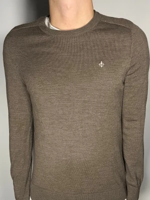 Morris merinoull tröja - 👕 Plagg: Merinoull tröja                                                               📏 Storlek: M                                                                🏷️ Märke/Modell: Morris                                           ✨ Skick: Fint skick                                                        💬 Vid frågor är det bara att skriva!                                                                                          🛍️ Gramenti
