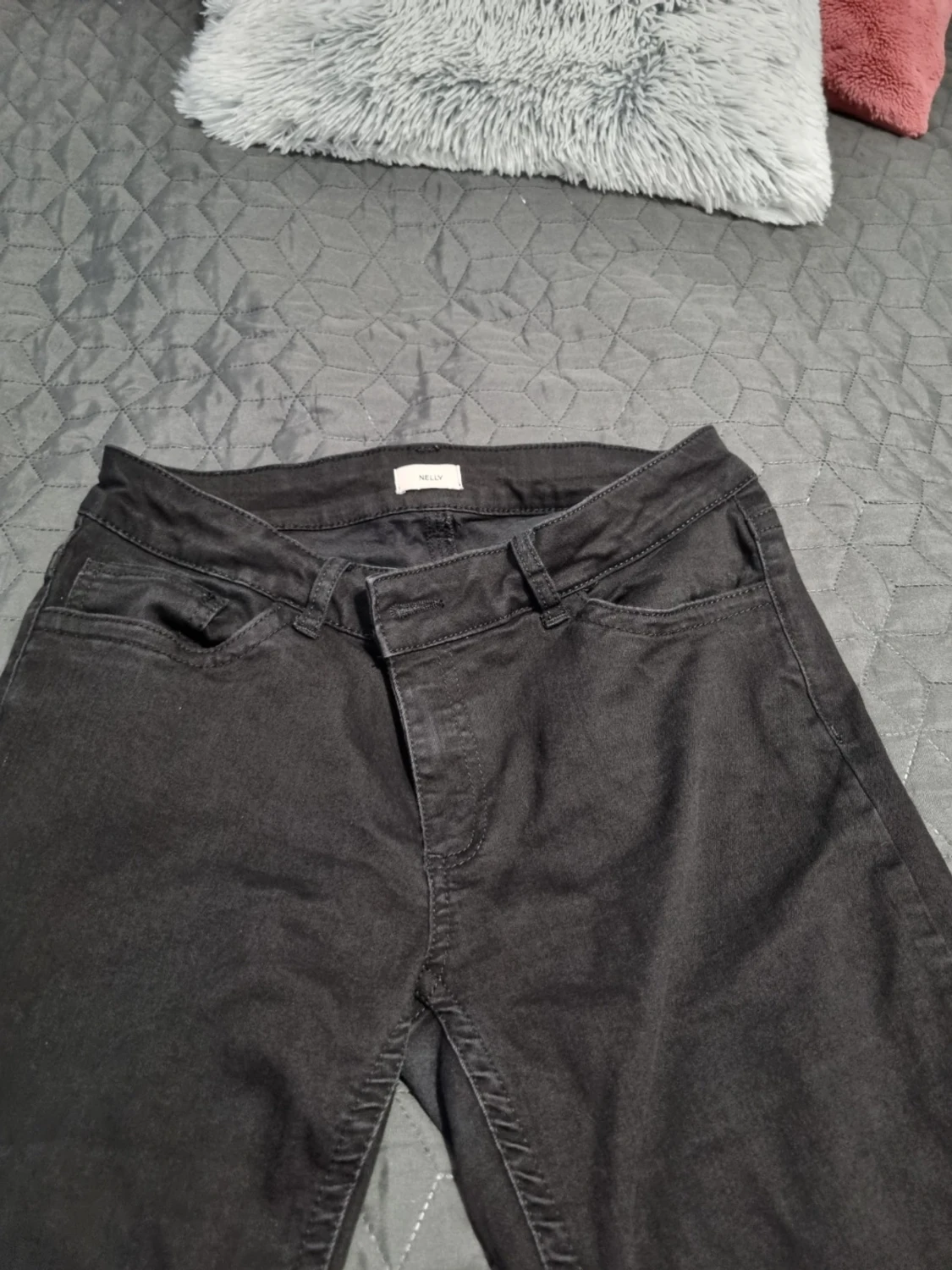 Svarta utsvängda jeans från Nelly  - 5