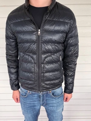 Moncler Acorus - Moncler jacka i bra skick, inga defekter. Storlek 2/S