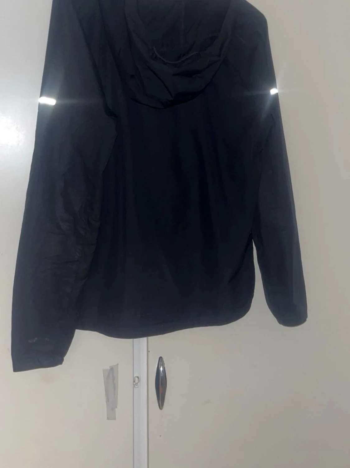 Svart vindjacka från Nike med huva - 1