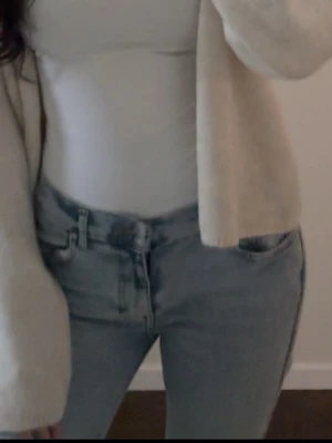 Jeans - Lågmidjade jätte sköna och stretchiga jeans från BikBok som inte säljs längre’! Köpt för 599kr. 