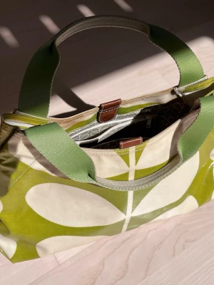 Orla Kiely väska - Aa det är en fin väska i fint skick, inget är sönder. Ställ gärna frågor.