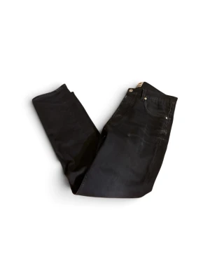 Mörkblåa jeans från Acne Studios - Snygga mörkblåa jeans från Acne Studios med klassisk femficksmodell och raka ben. Jeansen har en stilren look och är tillverkade i ett slitstarkt denimtyg. Perfekta för dig som gillar minimalistisk och trendig stil.
