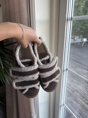 Inuikii sneakers  - Trendiga inuikii sneakers som passar perfekt nu till höst/vinter. Knappt använda. Nypris 2 599 kr