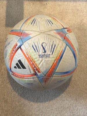 2022 World Cup ball  - Säljer min VM boll då jag ej spelar fotboll 