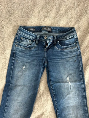 Ltb jeans valerie - Knappt använda och inga defekter. Storlek 26/32