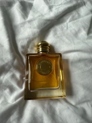 Burberry godess 100 ml - Burberry godess 100 ml eu de parfum. Använd, därav lägre pris
