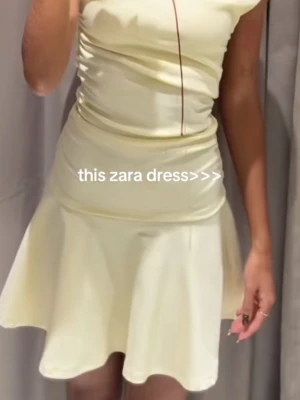Ljusgul kort klänning från Zara - Superfin men passar tyvärr inte på mig. En liten defekt som fanns där när jag köpte den, se sista bilden