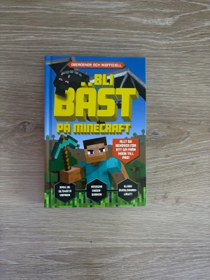 Bli bäst på Minecraft bok - Helt ny, Färgglad inbunden bok med pixelgrafik och Minecraft-tema. Perfekt för dig som vill lära dig tips och tricks för att bli proffs på spelet. Innehåller guider, bilder och strategier för att bygga, besegra Ender-draken och klara överlevnadsläget. Helt oanvänd, inga skador.