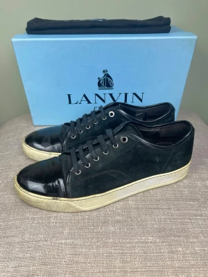 Lanvin skor - Hej, säljer nu dessa svin snygga Lanvin skor. Skorna är i ok skick! Begränsat antal boxar och dustbag. Hör av dig vid frågor. 