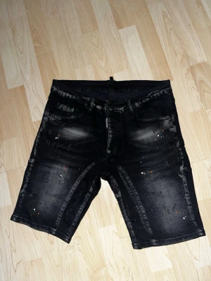 Jean shorts - Ungefär helt nya, har knappast använt dom därför säljer jag dom, Storlek 50/M