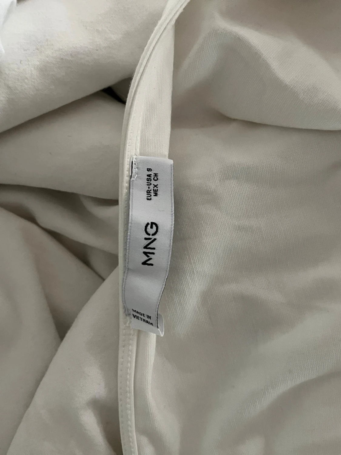 Vit volangblus med kort ärm - 2